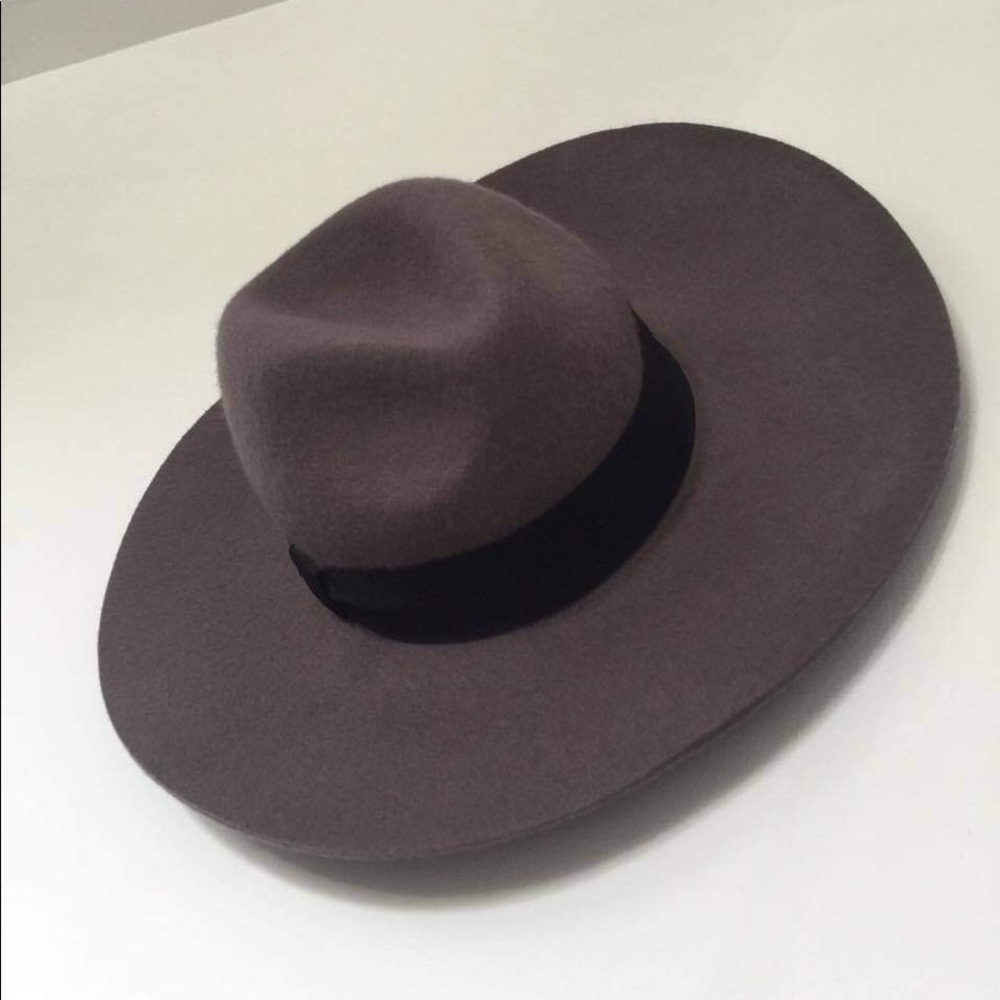 Stylish floppy hat